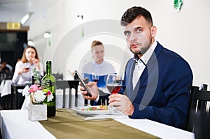Man is dinnering in luxury restaurante alone