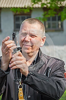 Reservist man dismantles a machine gun photo