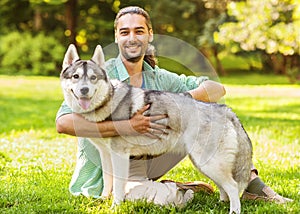 Uomo un il cane 