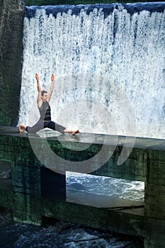 Man doing the splits in nature