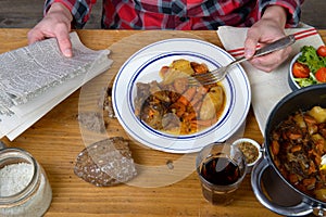 A man eat beef carrot