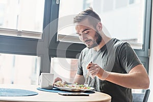 Man eating a healthy breakfast.