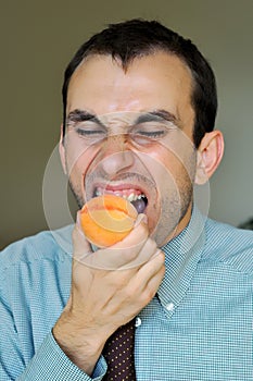 Man eating peach