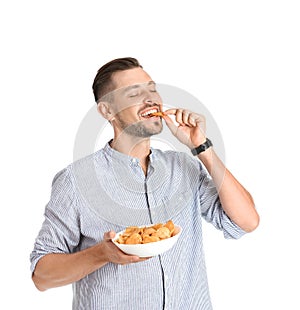 Man eating potato chips