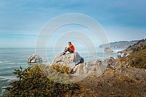 Man enjoying the view over the Californian coast