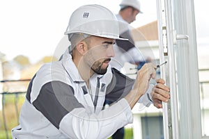 Man fitting window