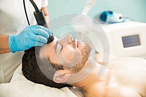 Man getting a radiofrequency facial