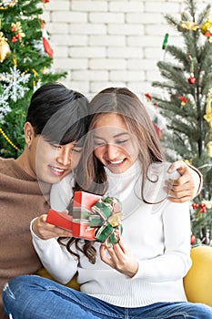 Man giving girl christmas present