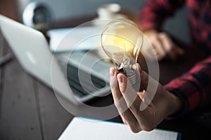 Man hand light bulb