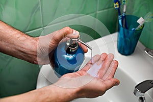 Man Hand Pump  Gel in order to Kill Germs