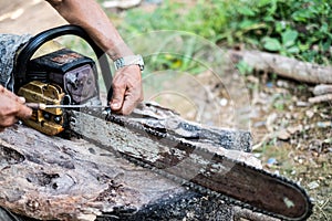 man hands use a rasp to sharpen the blade chainsaw