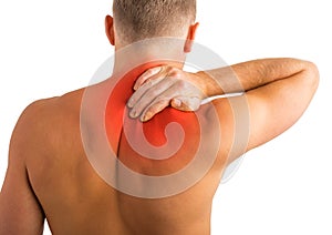 Hombre con a hombro dolor 