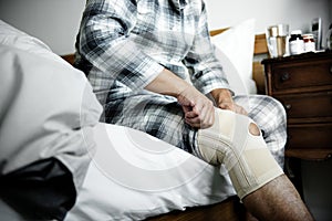 A man having a knee injury