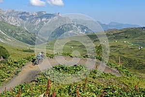 Man on his mountain bike going down the path from Jochpass