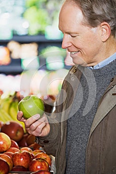 A man holding an apple