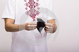 Man holding an empty wallet