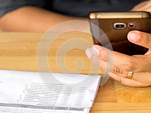 A man holding smart phone for using online banking app
