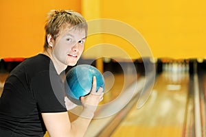 Man holds ball and prepares to throw in bowling