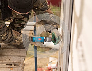 The man insulates the house with foam blocks