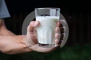 Man invites everyone to strengthen with calcium, holding a milk glass