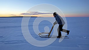 Man kicksledding to stay fit during winter months