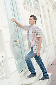 Man knocking at door arrive