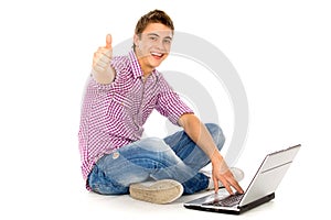 Man with laptop img