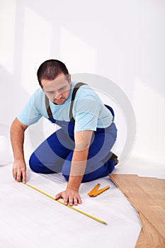 Man laying laminate flooring