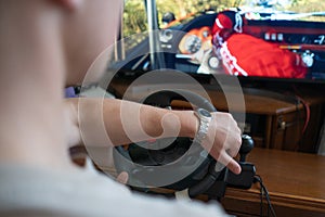 a man learns how to drive the car on the virtual driving auto simulator