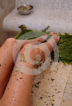 A man massaging a woman& x27;s legs in a hammam