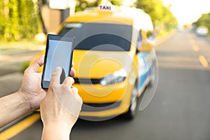 Man orders taxi from his cell phone photo