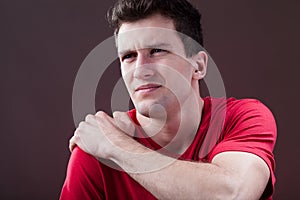 Man with a painful shoulder photo