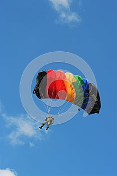 The man-parachutist under parachute photo