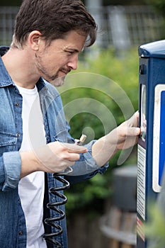 Man paying to use air machine