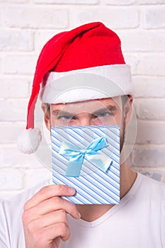 Man peep over present box with blue ribbon