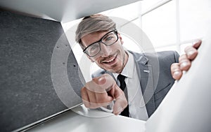 The man points with his finger in the glasses