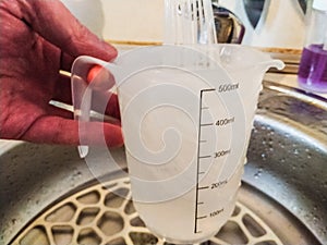 Man pours 500 milliliters of water to cook rice