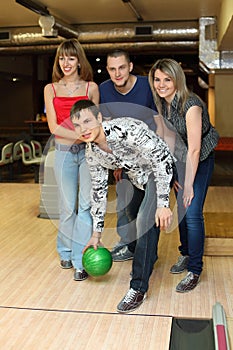 Man prepares throw ball in bowling club