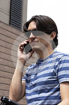 Man quiet while talking on cell phone