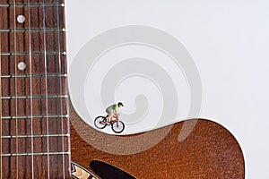a man rides a racing bike on an acoustic guitar
