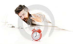 Man risks to overslept, try to turn off alarm clock,