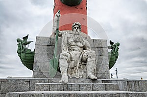 A man's figure with two rostra sitting at the foot of the rostrum column on the Spit of Vasilievsky Island.