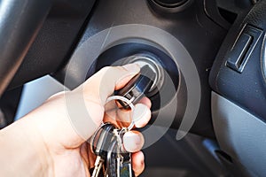Man's hands to take the keys to start the engine car
