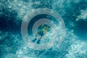 Man scuba diving play bubble in ocean