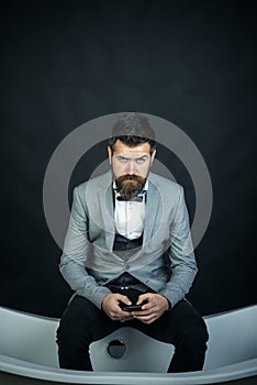 Man or seller with phone on dark background.