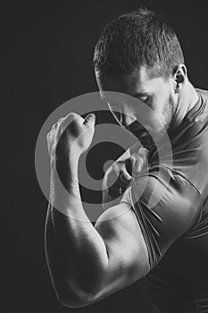 Man showing biceps