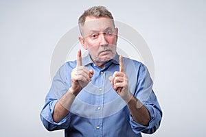 Man showing index fingers up, giving advice