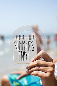 Man shows a note with the text summers end photo