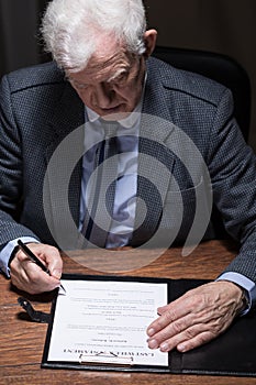 Man signing testament