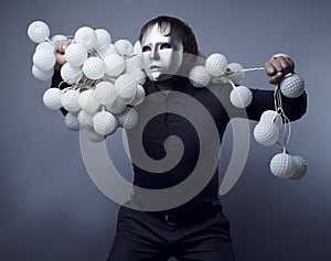 Man in a silver mask with a sheaf of nock bolls